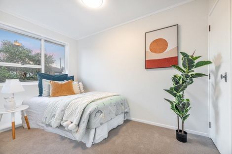 Photo of property in 2/17 Roberts Road, Te Atatu South, Auckland, 0610