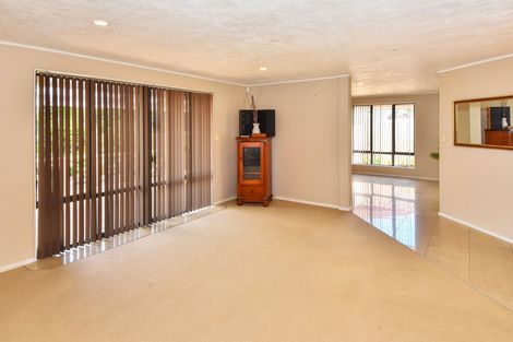 Photo of property in 16 Eloise Place, Clendon Park, Auckland, 2103