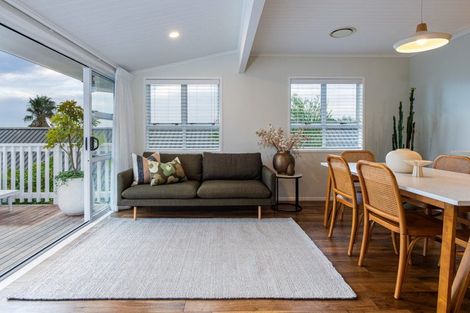 Photo of property in 29 Cliff Road, Torbay, Auckland, 0630