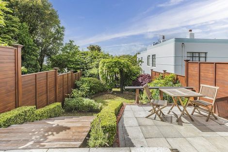 Photo of property in 33 Grant Road, Thorndon, Wellington, 6011