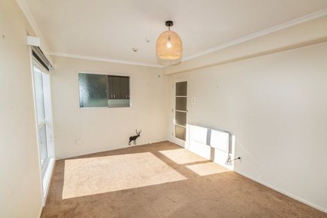 Photo of property in Victoria Court, 7/4 Queen Street, Mount Victoria, Wellington, 6011