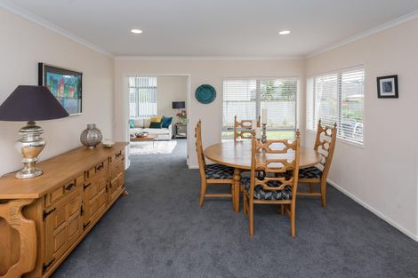 Photo of property in 10 Briar Vale Place, Flat Bush, Auckland, 2016