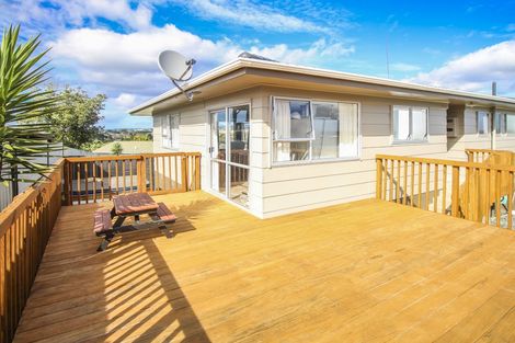 Photo of property in 31 Hobsonville Road, West Harbour, Auckland, 0618