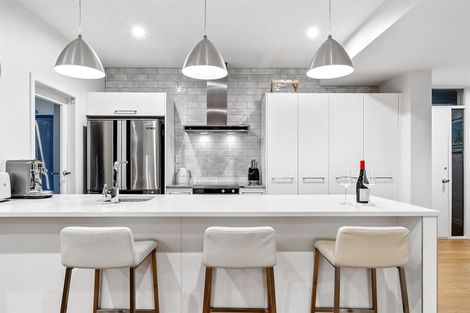 Photo of property in 19 Garmons Way, Castor Bay, Auckland, 0620