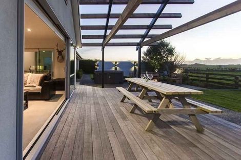 Photo of property in 407 Tikorangi Road East, Tikorangi, Waitara, 4383