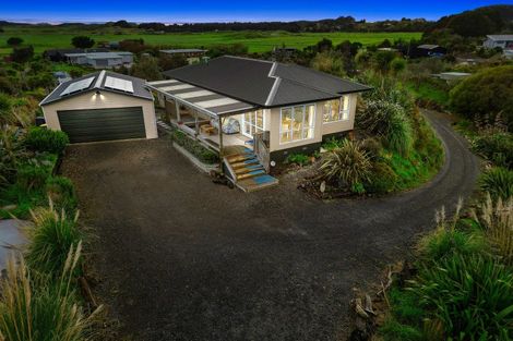Photo of property in 24 Strathnaver Glen, Waikawa Beach, Levin, 5573
