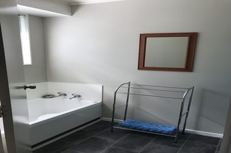 Photo of property in 2 Dudley Crescent, Cable Bay, 0420