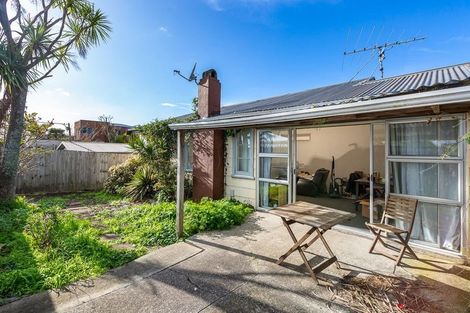 Photo of property in 693 Beach Road, Rothesay Bay, Auckland, 0630