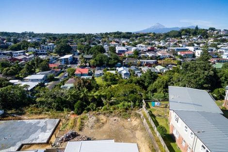 Photo of property in 51 Young Street, New Plymouth, 4310