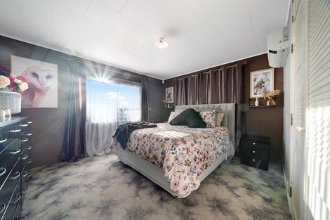 Photo of property in 12 Pahi Place, West Harbour, Auckland, 0618