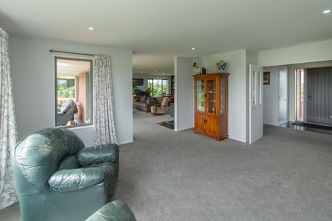 Photo of property in 18 Whitcombe Place, Darfield, 7571