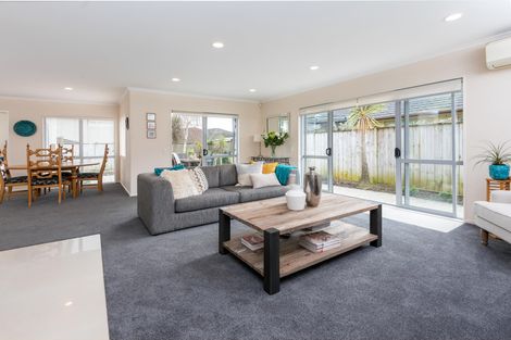 Photo of property in 10 Briar Vale Place, Flat Bush, Auckland, 2016