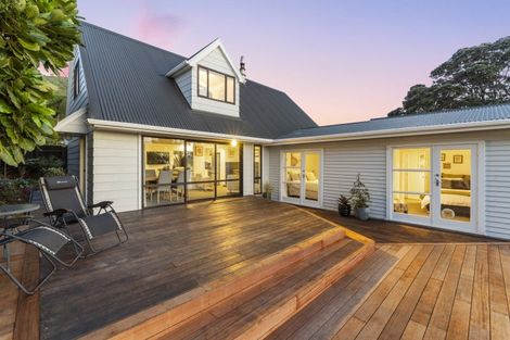 Photo of property in 50 Winara Avenue, Waikanae, 5036