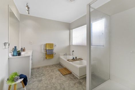 Photo of property in 5 Padstow Place, Camborne, Porirua, 5026