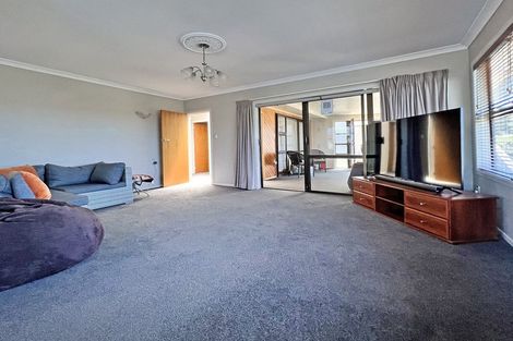 Photo of property in 2 Lincoln Road, Manurewa East, Auckland, 2102