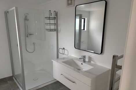 Photo of property in 2/20 Woodlands Crescent, Browns Bay, Auckland, 0630