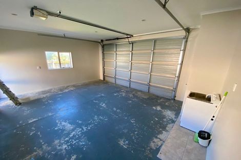 Photo of property in 10 Burton's Drive, Swanson, Auckland, 0614