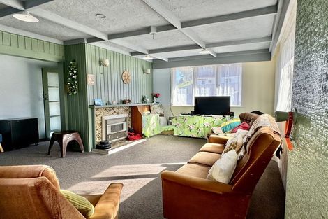 Photo of property in 102 Champion Street, Cannons Creek, Porirua, 5024