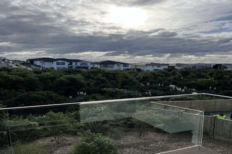 Photo of property in 28 Ballyalton Crescent, Flat Bush, 2019