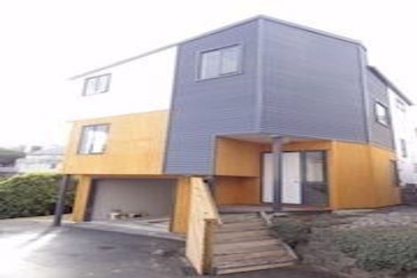 Photo of property in 82a Stewart Drive, Newlands, Wellington, 6037