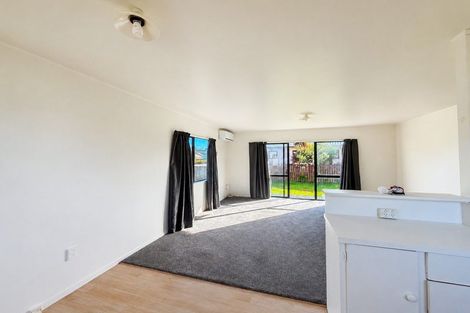Photo of property in 1/44 Shifnal Drive, Randwick Park, Auckland, 2105