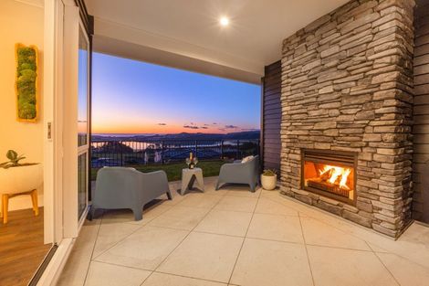 Photo of property in 7 Kaiteriteri Close, Aotea, Porirua, 5024