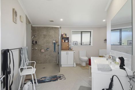 Photo of property in 35 Chester Street, Hampden, 9410