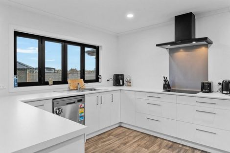 Photo of property in 1 Molesworth Street, Carterton, 5713