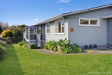 Photo of property in 5 Mayfair Place, Westown, New Plymouth, 4310