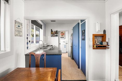 Photo of property in 15 Barrett Street, Westown, New Plymouth, 4310