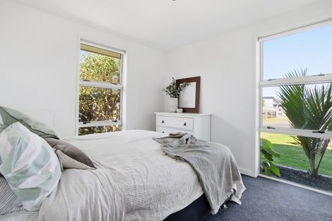 Photo of property in 42 Butterworth Crescent, Papamoa Beach, Papamoa, 3118