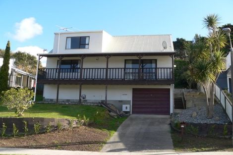 Photo of property in 82 Fyvie Avenue, Tawa, Wellington, 5028