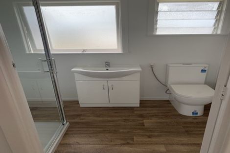 Photo of property in 2/44 Lake Road, Narrow Neck, Auckland, 0624