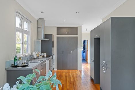 Photo of property in 16 Ihle Street, Terrace End, Palmerston North, 4410