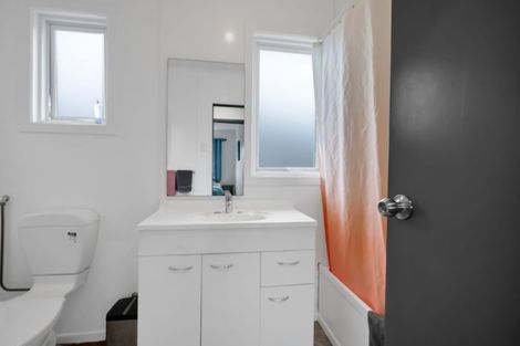 Photo of property in 120 Omata Road, Marfell, New Plymouth, 4310