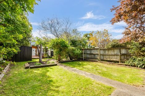 Photo of property in 75 Marine Parade, Eastbourne, Lower Hutt, 5013