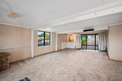 Photo of property in 1/3 Hall Road, Glenfield, Auckland, 0629