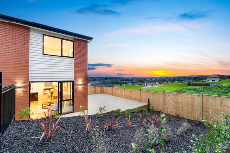 Photo of property in 28 Kate Duncan Drive, Swanson, Auckland, 0614