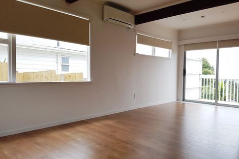 Photo of property in 72a Carlisle Road, Browns Bay, Auckland, 0632