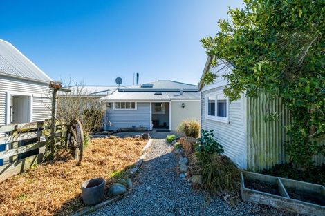 Photo of property in 140 Main Road, Pleasant Point, 7903