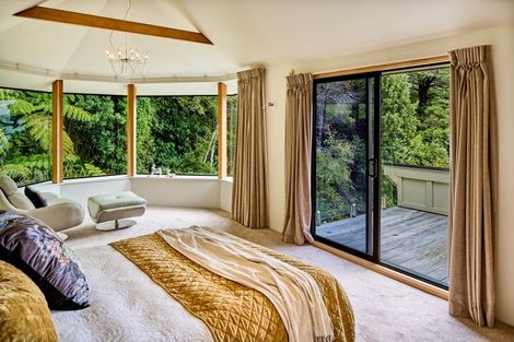 Photo of property in 9 Whiorau Grove, Lowry Bay, Lower Hutt, 5013