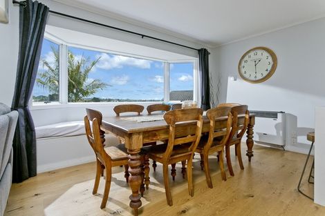 Photo of property in 154 Oaktree Avenue, Browns Bay, Auckland, 0630