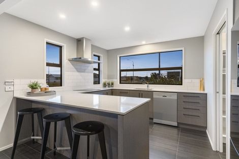 Photo of property in 2 Harding Drive, Papamoa Beach, Papamoa, 3118