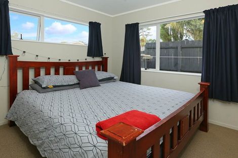 Photo of property in 18 Camphora Place, Ranui, Auckland, 0612