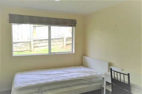 Photo of property in 2/7 Bruce Road, Glenfield, Auckland, 0629