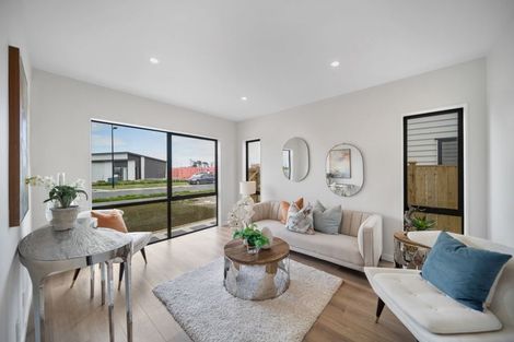 Photo of property in 12 Korowhiti Road, Clarks Beach, 2122