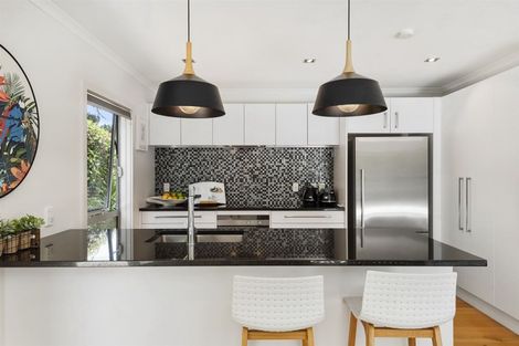 Photo of property in 7a Varlene Terrace, Forrest Hill, Auckland, 0620