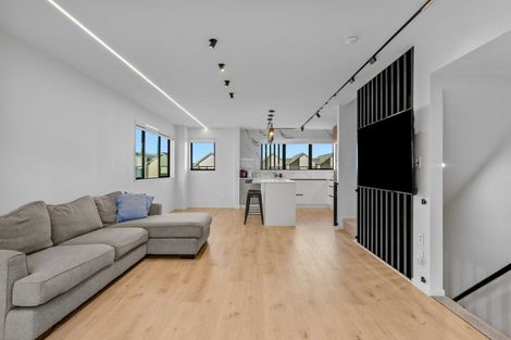 Photo of property in 20a Makomako Drive, Orewa, 0931