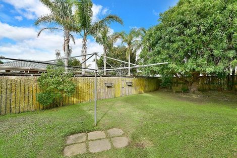 Photo of property in 20 Walton Street, Red Beach, 0932