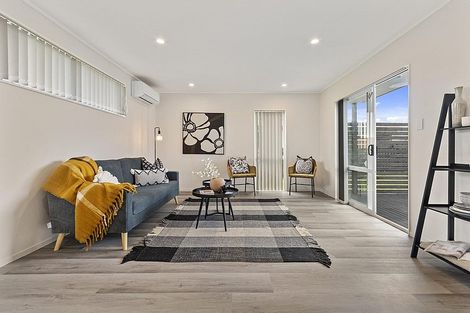 Photo of property in 2/3 Sparrow Place, Weymouth, Auckland, 2103